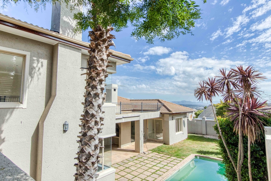 3 Bedroom Property for Sale in Bakkershoogte Western Cape